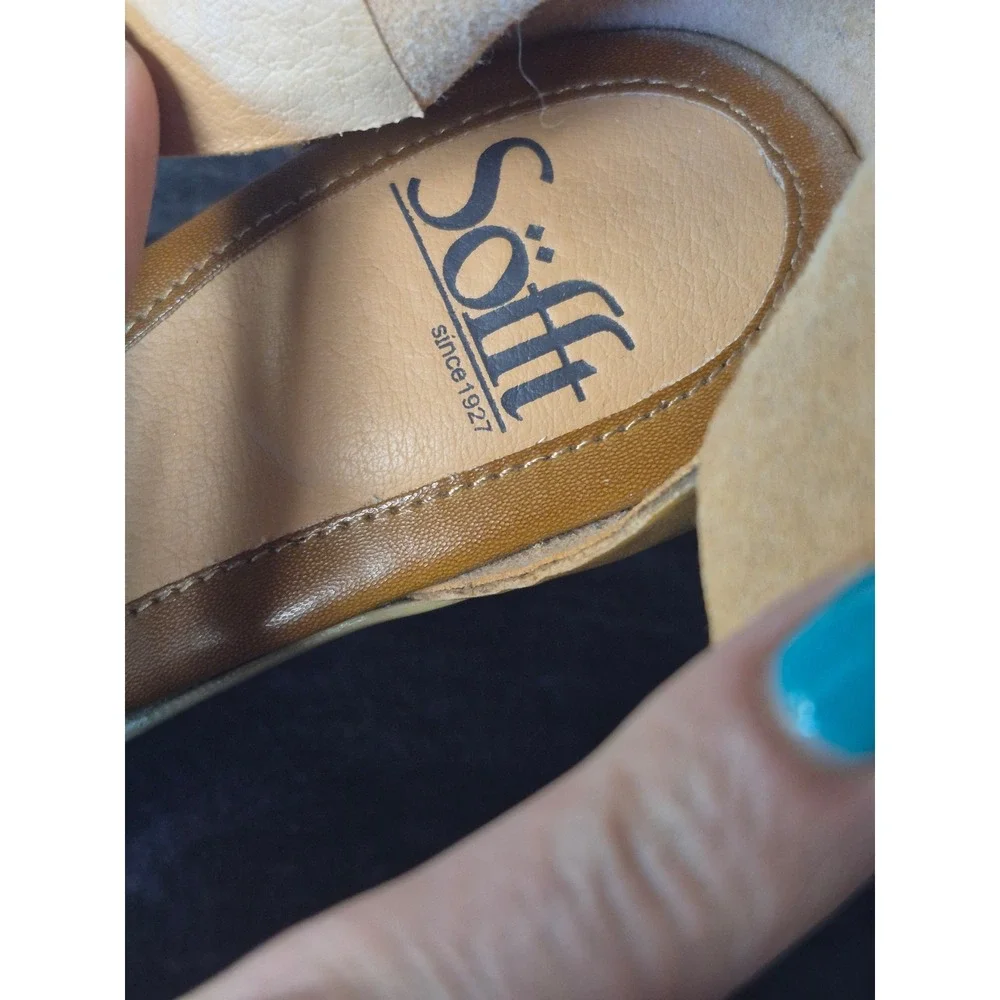 Söfft Womens Size 8.5M Leather Peep Toe Stacked Heels Tan Buckle Sandals Comfort